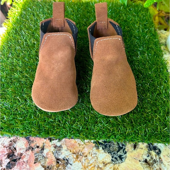 - NEW | Freshly Picked Baby/Toddler Suede
Chelsea Boots size 4 - Picture 6 of 11